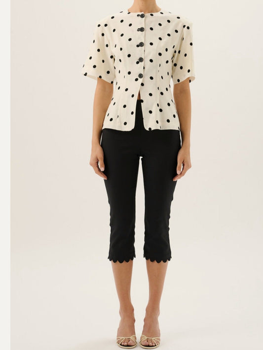 ROAME Alfie Scallop-Hem Capri in Black