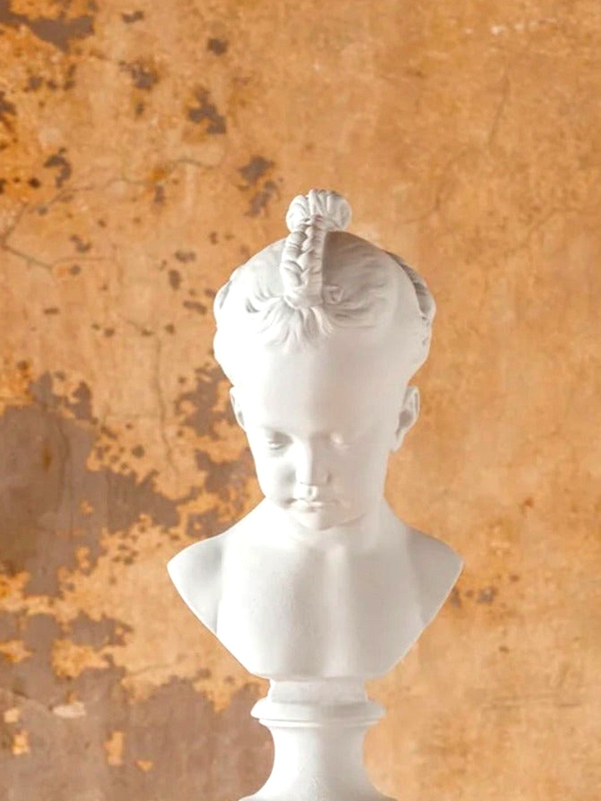 LARK Busto de Nina